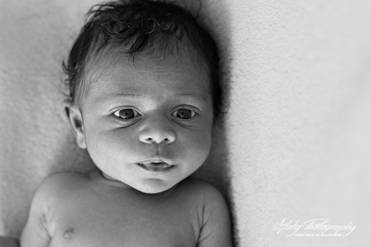 photographie noir et blanc bebe